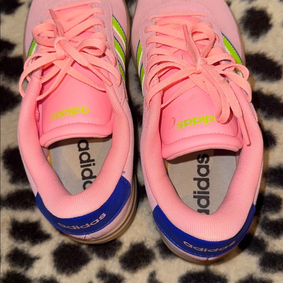 Adidas Pink Sneakers with Vibrant Stripes - Picture 6 of 7